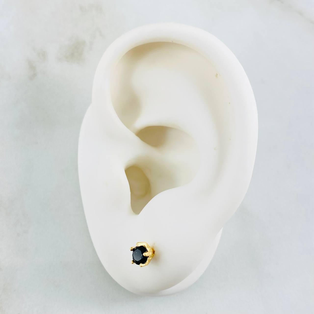 Topos Bisel Cinco Garras 0.85gr / Oro Amarillo 18K