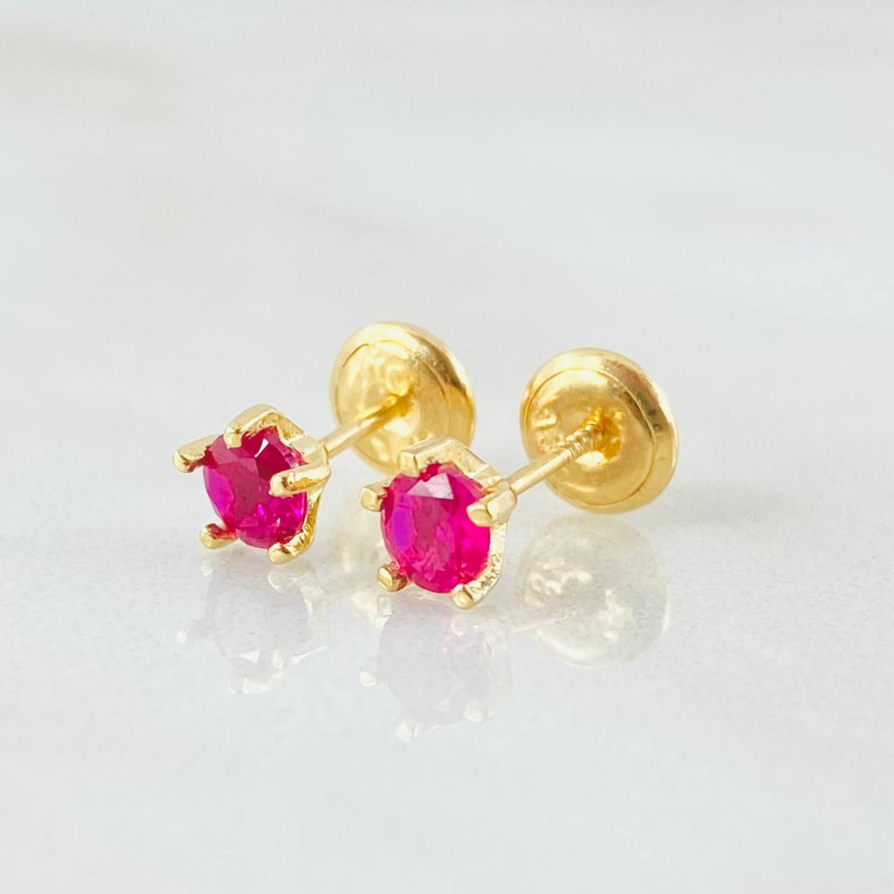 Topos Bisel Cinco Garras 0.85gr / 5mm Oro Amarillo 18K *