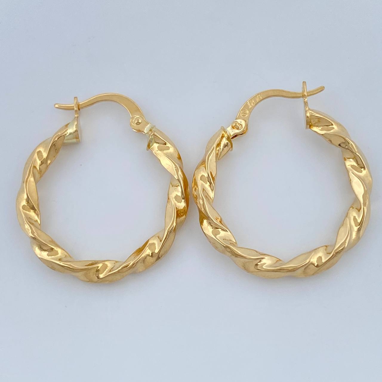 Hoop Earrings Kari 1.95gr / 1 in / 18K Yellow Gold %