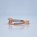 Bow Ring 1.9gr / Size 6 3/4 / 18K Gold +