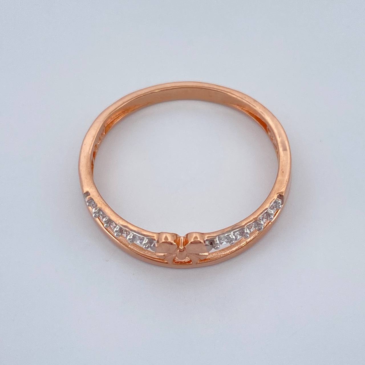 Bow Ring 1.9gr / Size 6 3/4 / 18K Gold +