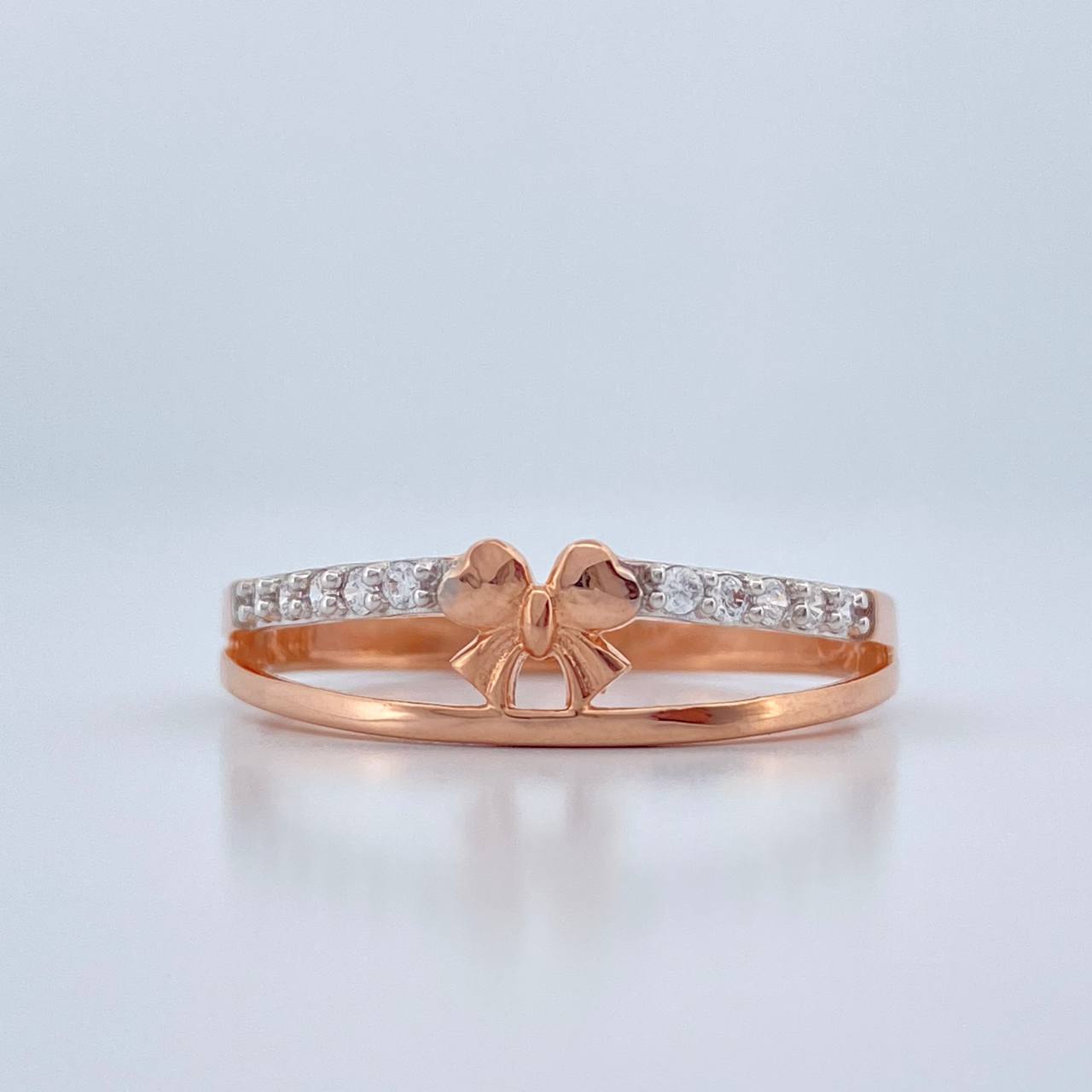 Bow Ring 1.9gr / Size 6 3/4 / 18K Gold +