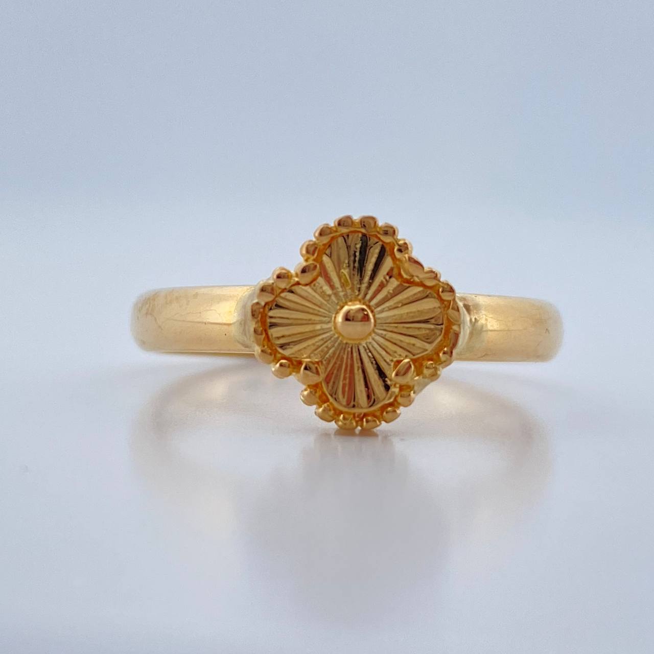 Clover Ring 2.3gr / T8 1/4 / 18K Yellow Gold +