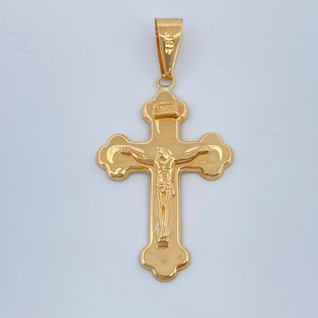 Dije Cruz Cristo 1.9gr / 1 1/2 in / Oro Amarillo 18K %