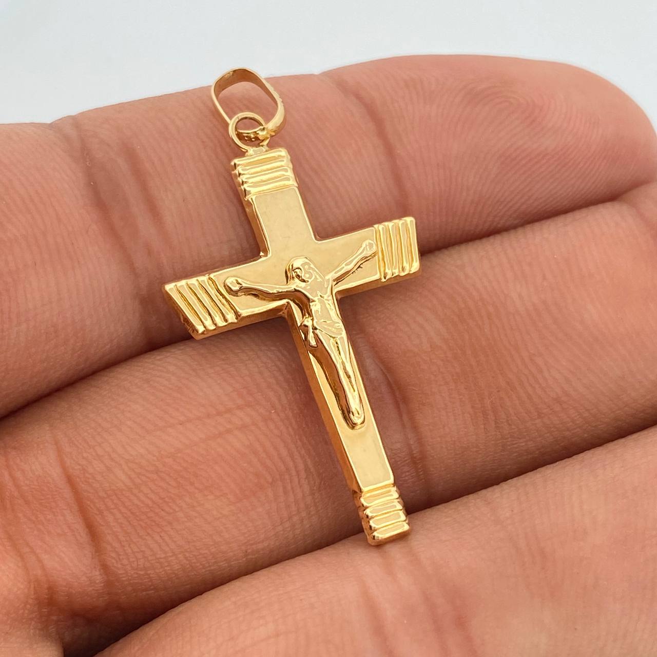 Dije Cruz Cristo 1.5gr / 1 1/2 in / Oro Amarillo 18K %