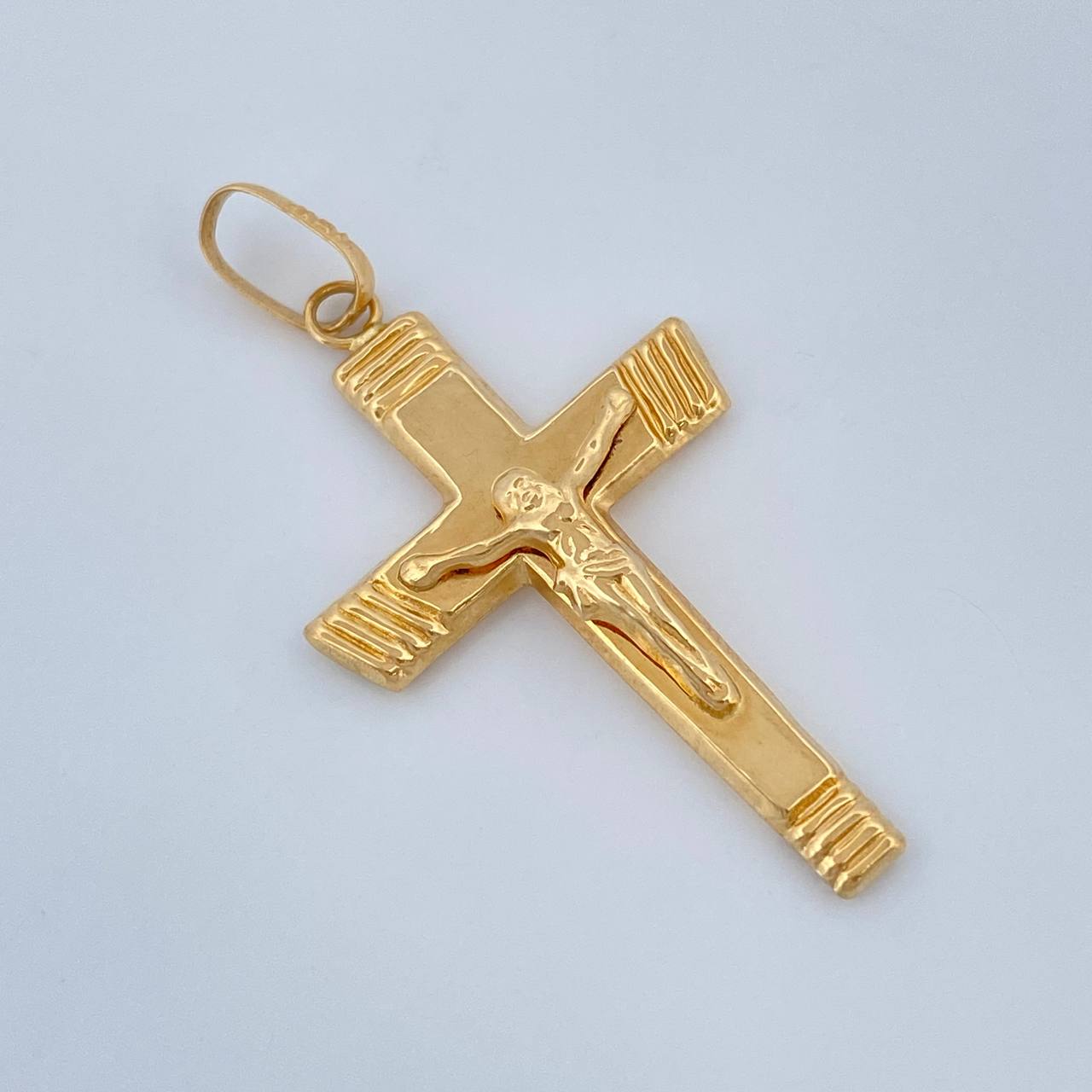 Dije Cruz Cristo 1.5gr / 1 1/2 in / Oro Amarillo 18K %