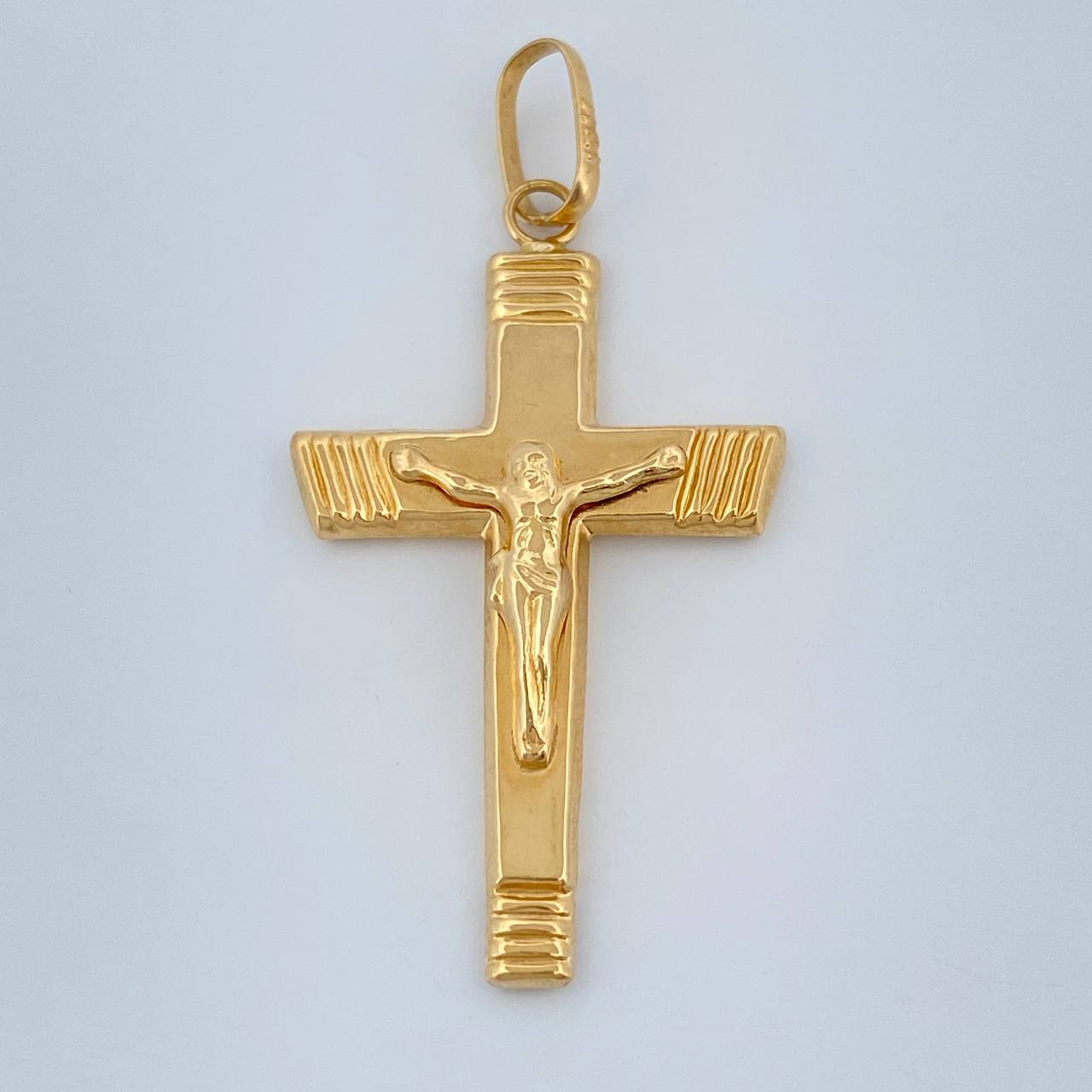 Dije Cruz Cristo 1.5gr / 1 1/2 in / Oro Amarillo 18K %