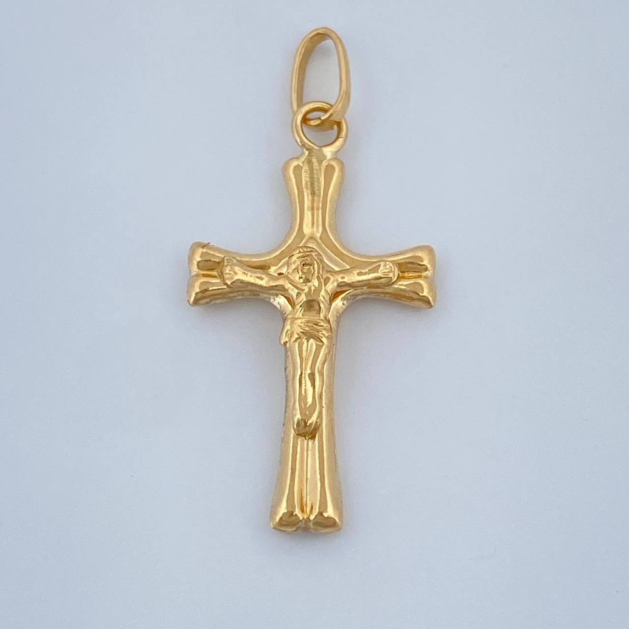 Dije Cruz Cristo 0.5gr / 1 in / Oro Amarillo 18K %