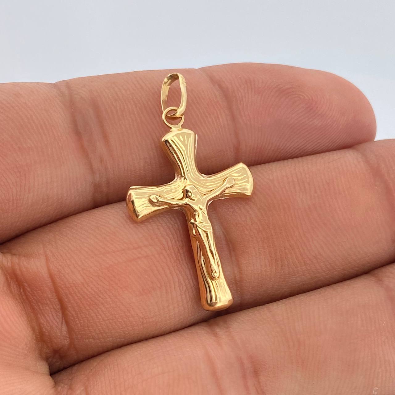 Dije Cruz Cristo 1.4gr / 1 1/2 in / Oro Amarillo 18K %