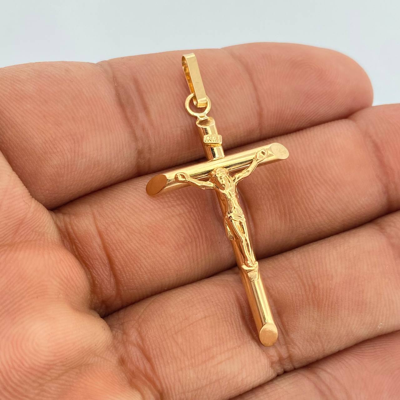 Dije Cruz Cristo 2.1gr / 2 in / Oro Amarillo 18K %
