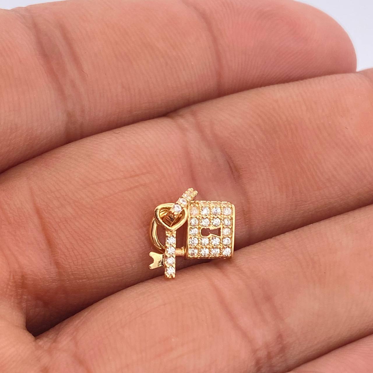 Dije Candado 1.05gr / Oro Amarillo 18K %