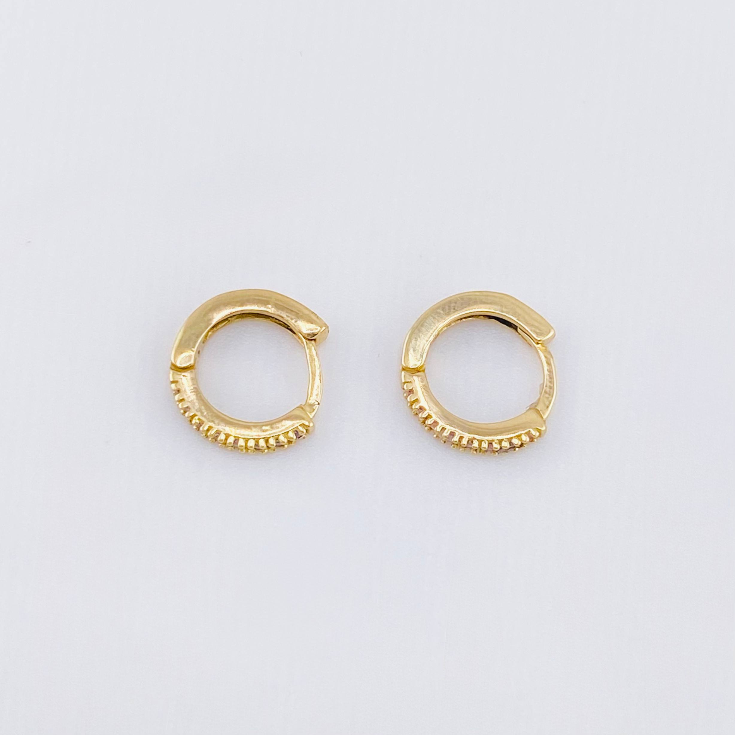 Candongas Carril Punteado 1.35gr / 1/2 in / Oro Amarillo 18K *