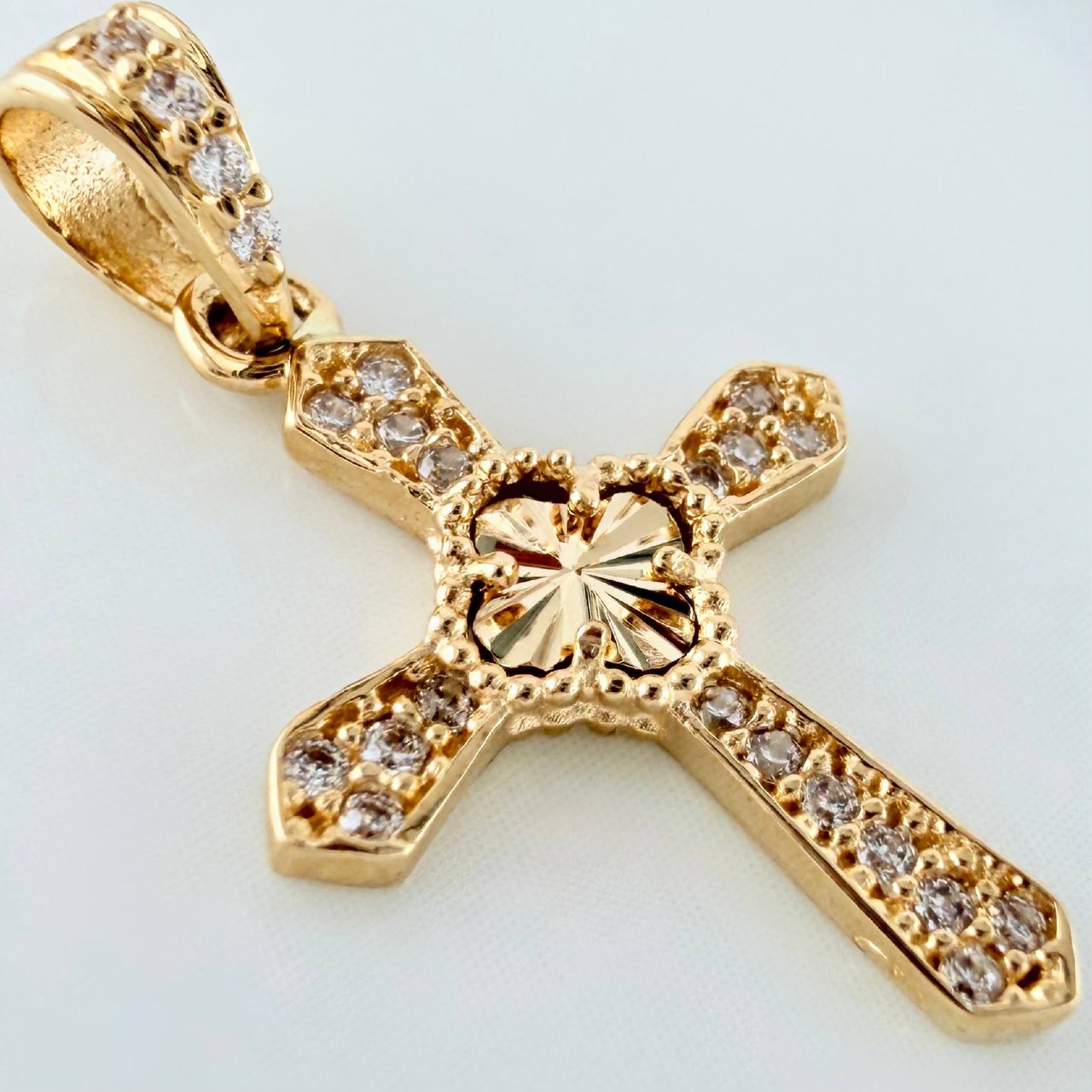 Clover Cross Pendant 1.1 g / 1 in Yellow Gold 18K