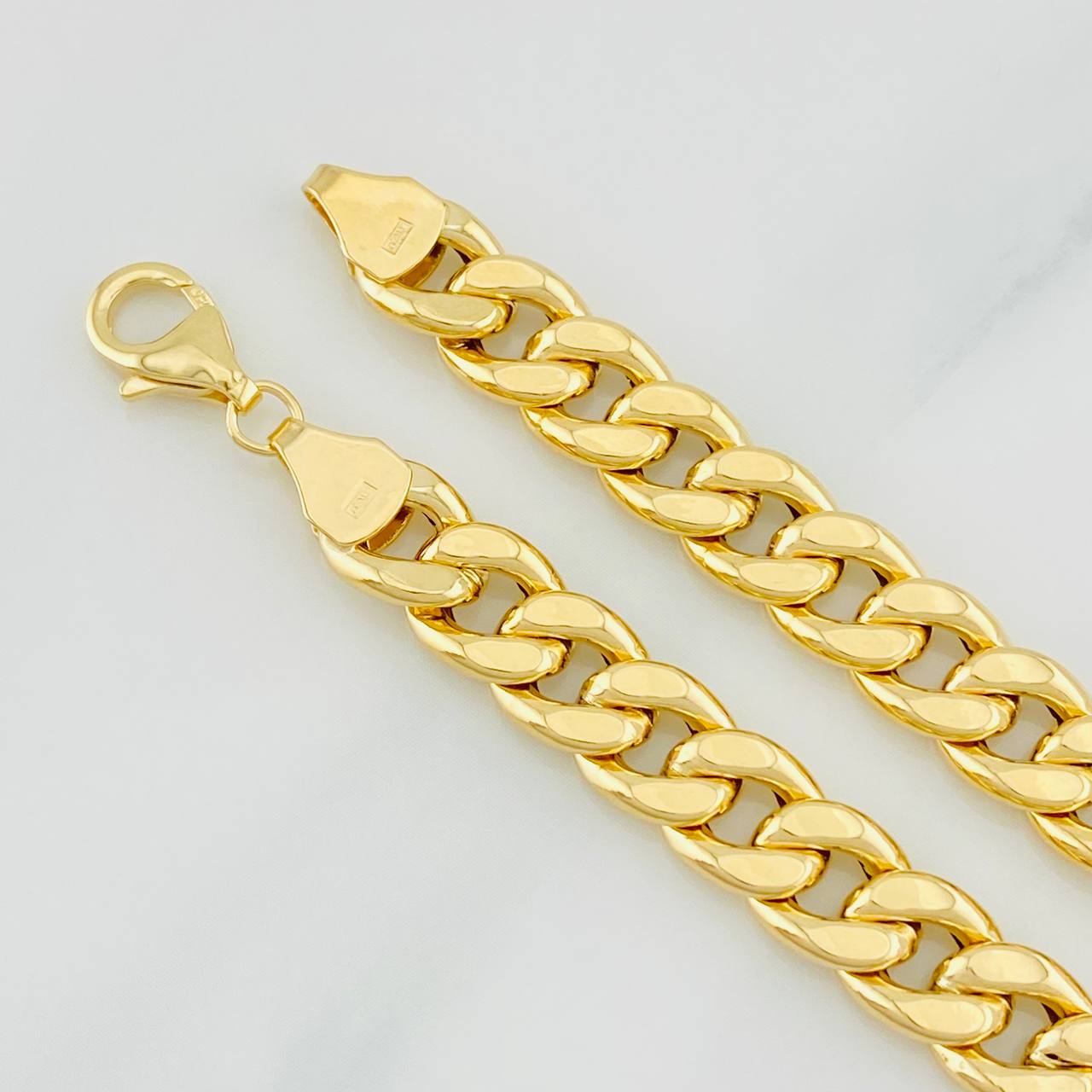 Pulso Cubano 5.6g / 8 1/4 in / 7.3mm Oro Amarillo 18K
