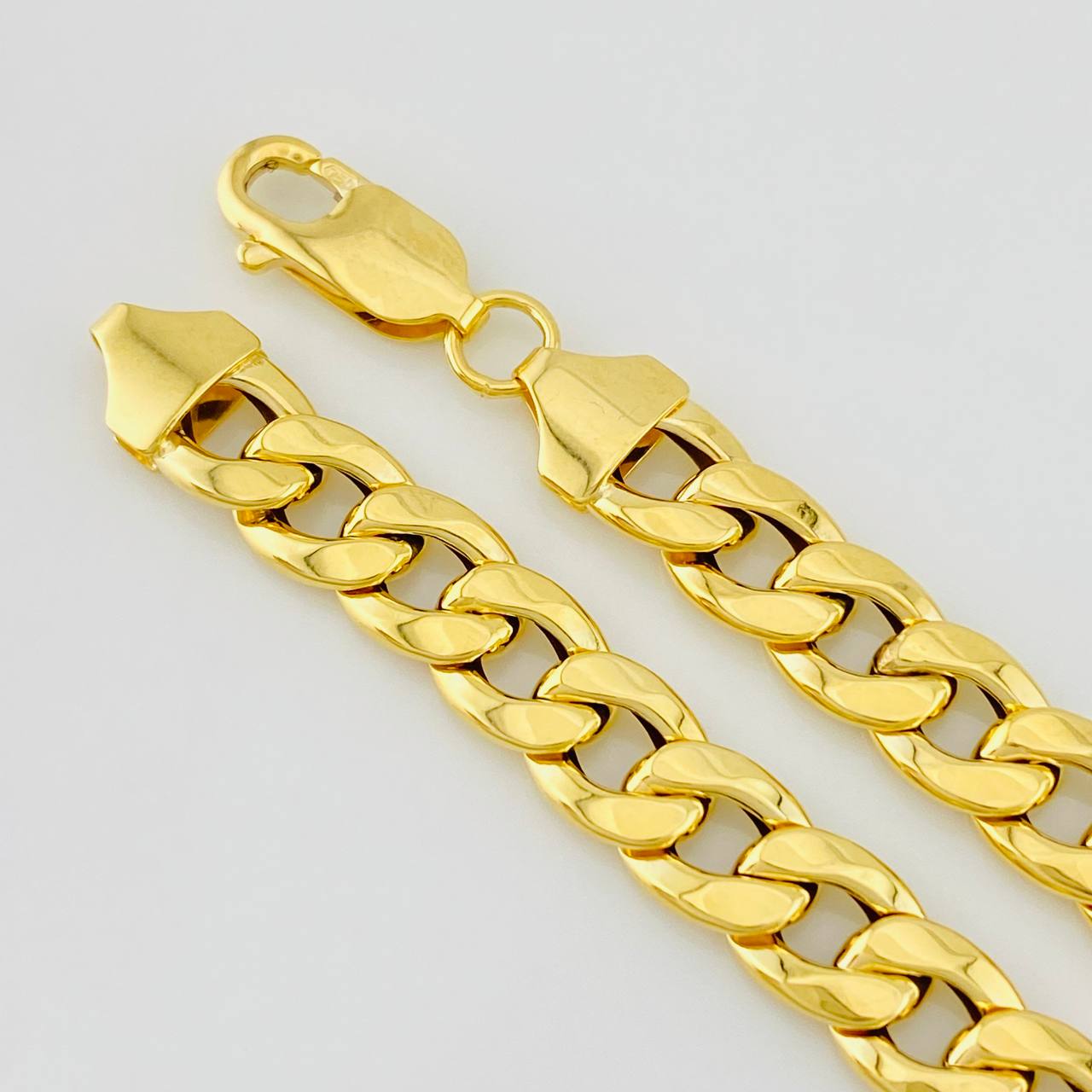 Cuban Links Bracelet 6.1g / 8 1/4 in / 7.1mm Yellow Gold 18K