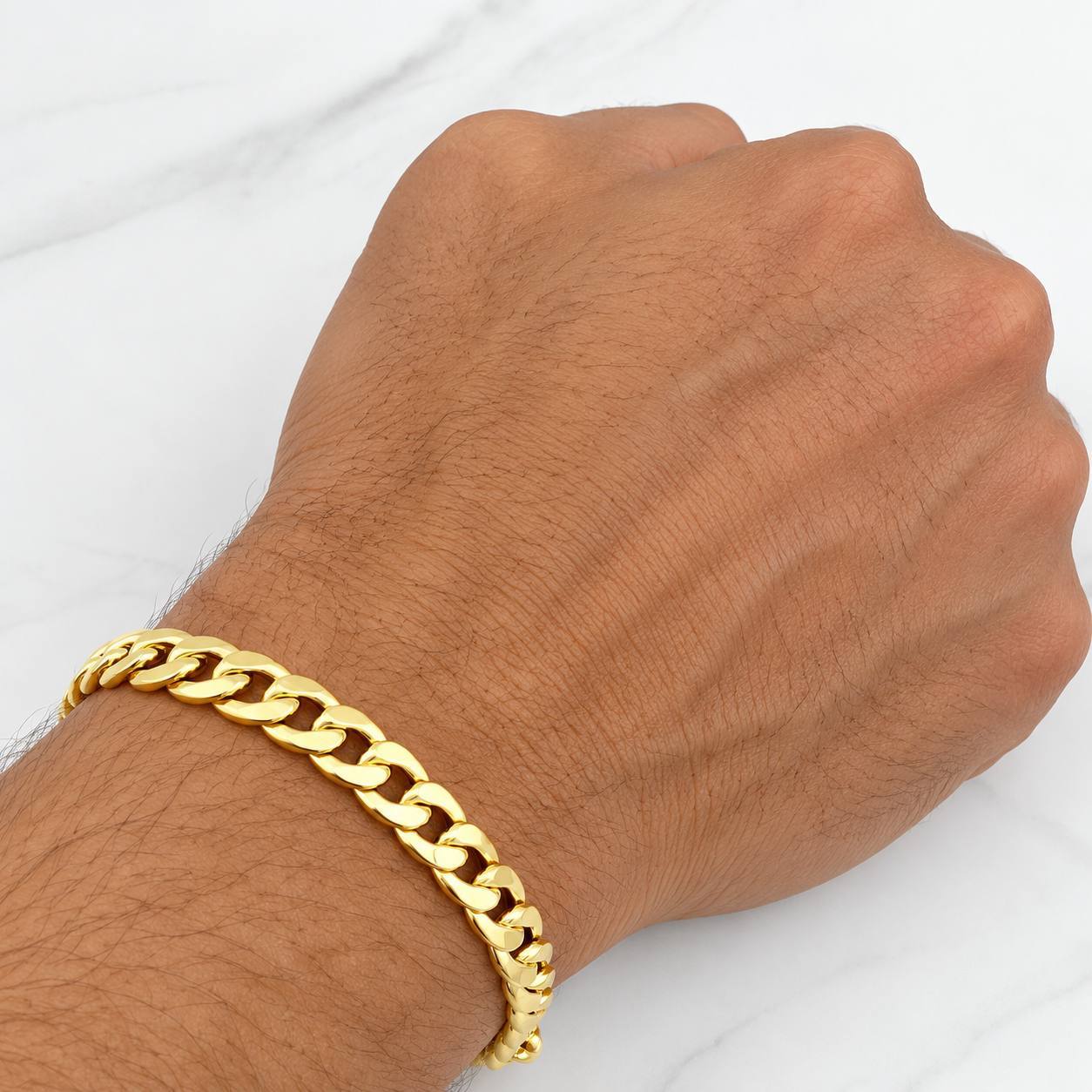 Cuban Links Bracelet 6.3g / 8 1/4 in / 6.8mm Yellow Gold 18K