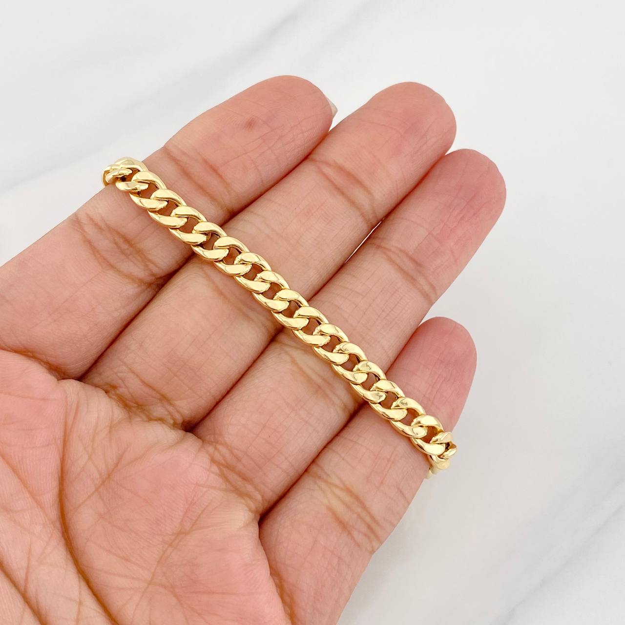 Cuban Links Bracelet 2.35g / 7 1/2 in / 5.4mm Yellow Gold 18K