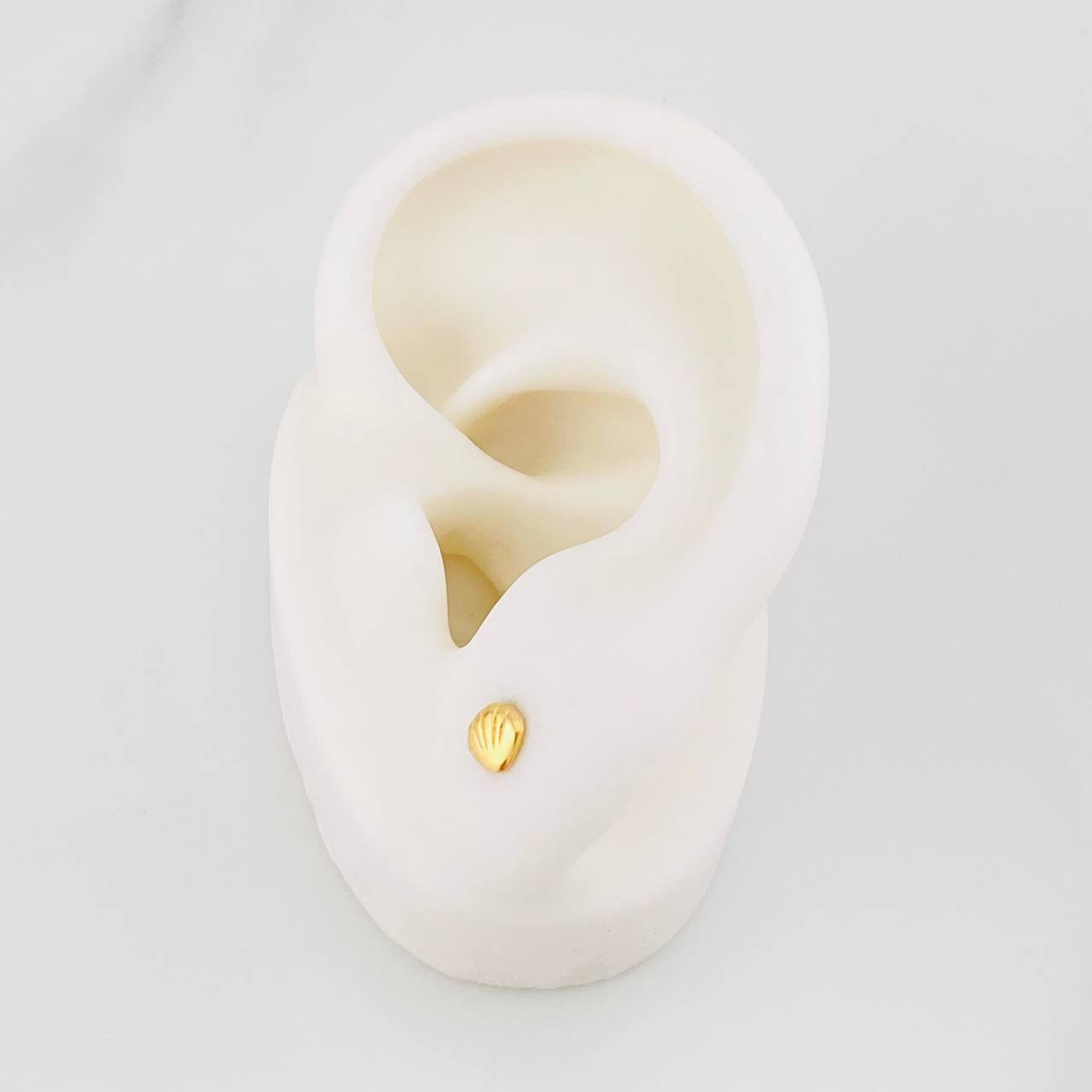 Stud Earrings Shell 0.8g / in / 4.5mm Yellow Gold 18K