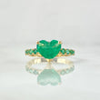Heart Trap Ring 2.6gr / T7 / Central Emerald 1.5 Qts Side Emeralds 40pts 18K Yellow Gold (Jewel) *
