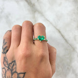 Heart Trap Ring 2.6gr / T7 / Central Emerald 1.5 Qts Side Emeralds 40pts 18K Yellow Gold (Jewel) *