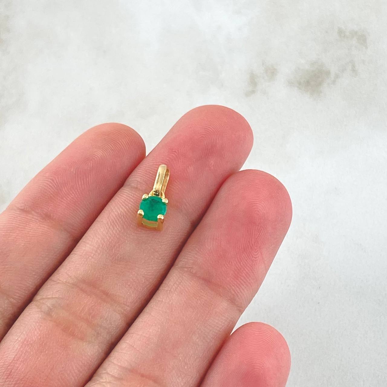 Pendant Circle 0.7gr / 1cm / Emerald 35pts Yellow Gold 18K (Jewel)