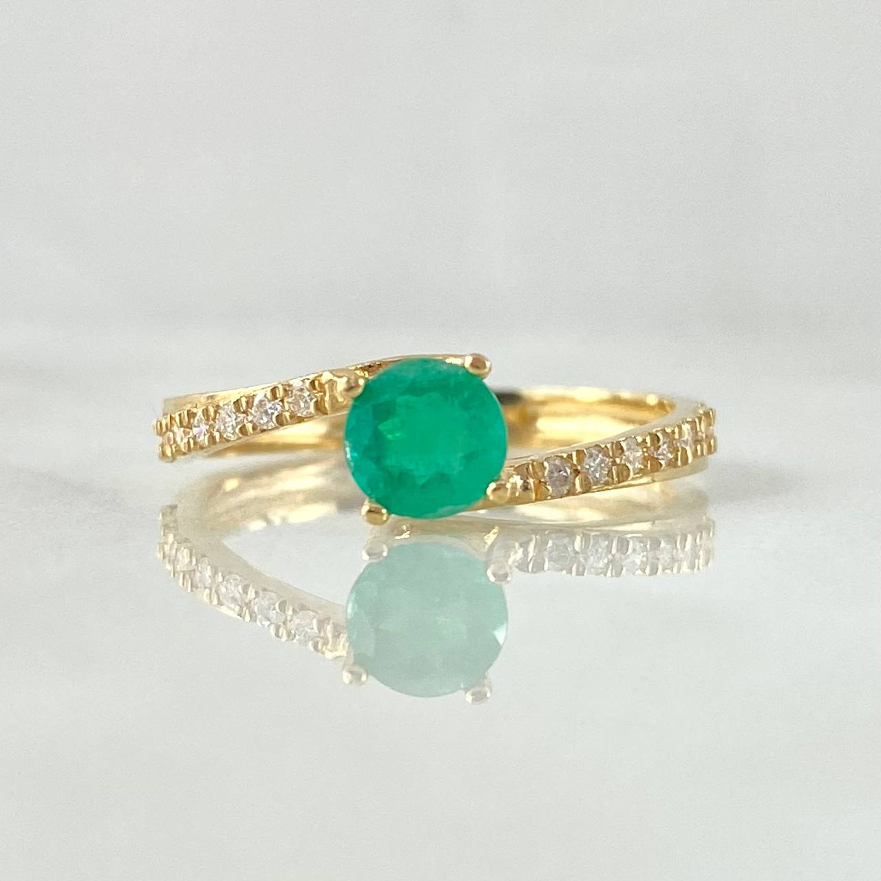 Ring Solitaire Oblique Thick 2.1gr / T7 1/4 / Emerald 58pts Diamonds 19pts Yellow Gold 18K (Jewel) *