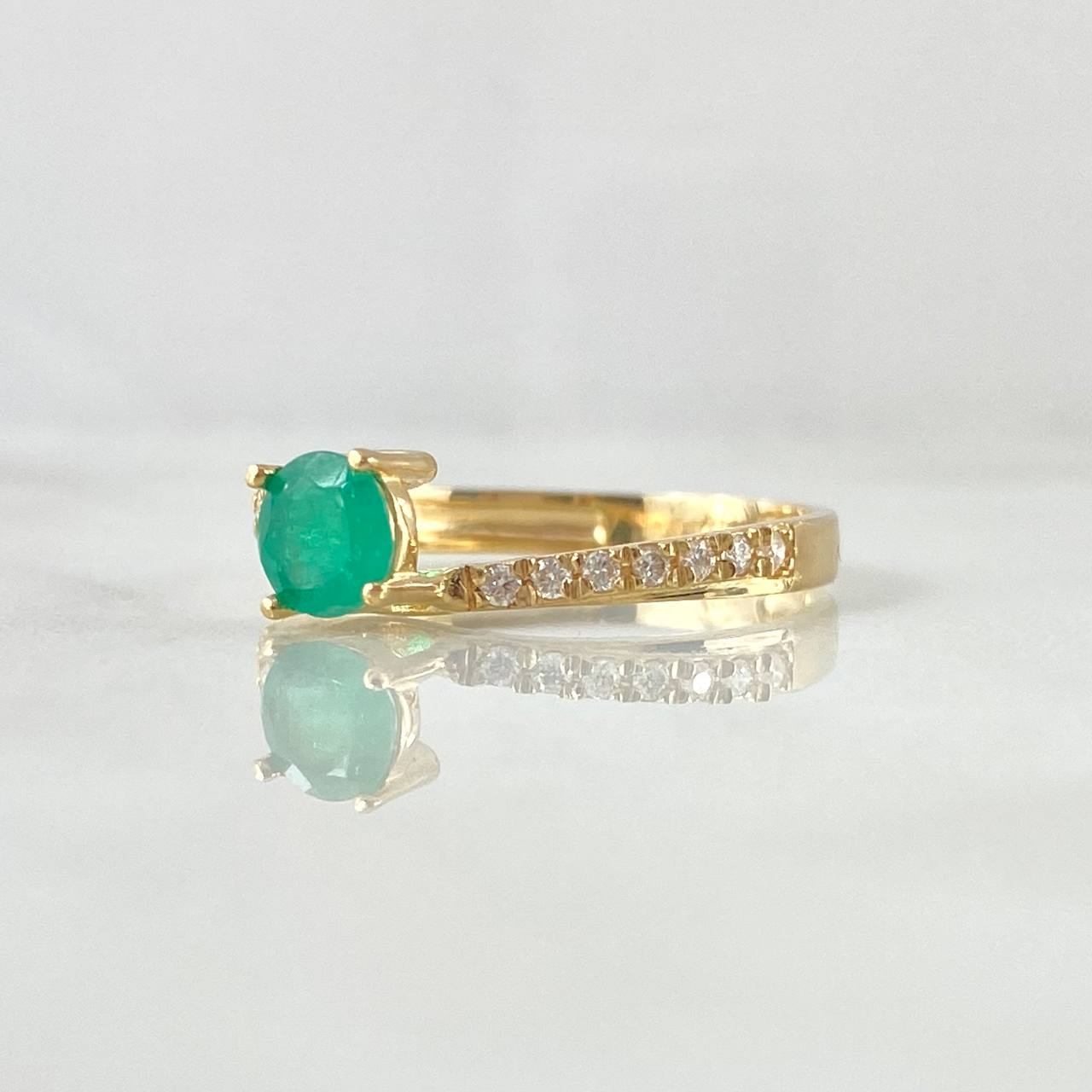 Ring Solitaire Oblique Thick 2.1gr / T7 1/4 / Emerald 58pts Diamonds 19pts Yellow Gold 18K (Jewel) *