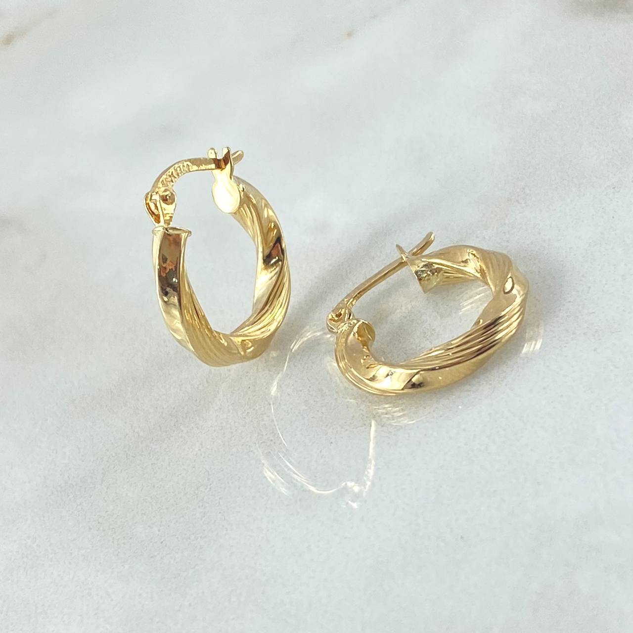 Candongas Mai 1.45gr / 1.7cm / Rayadas Oro Amarillo 18K
