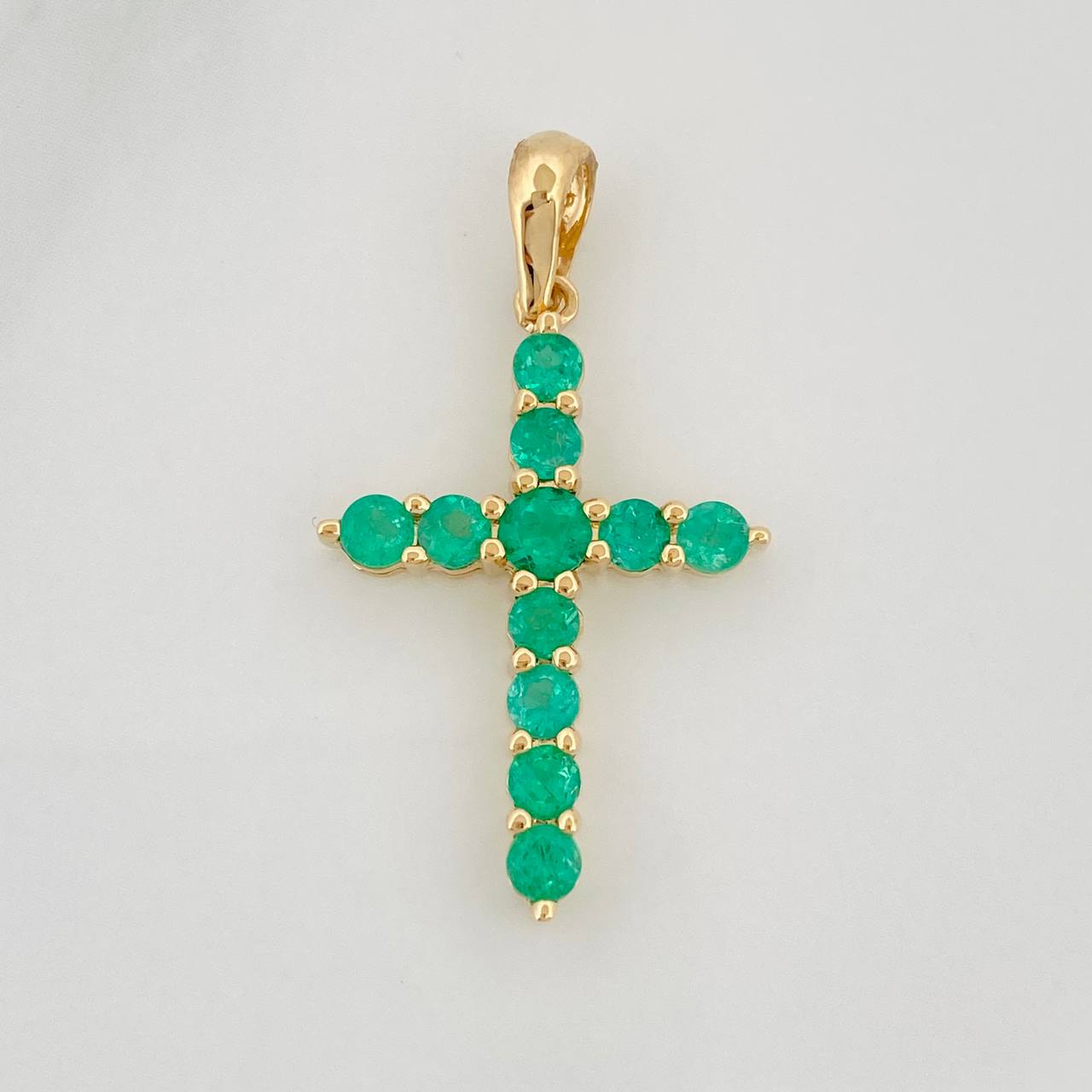 Pendant Cross Green Light Emeralds 1.03 cts 1.9gr / 1 1/4 in / 18K Yellow Gold %