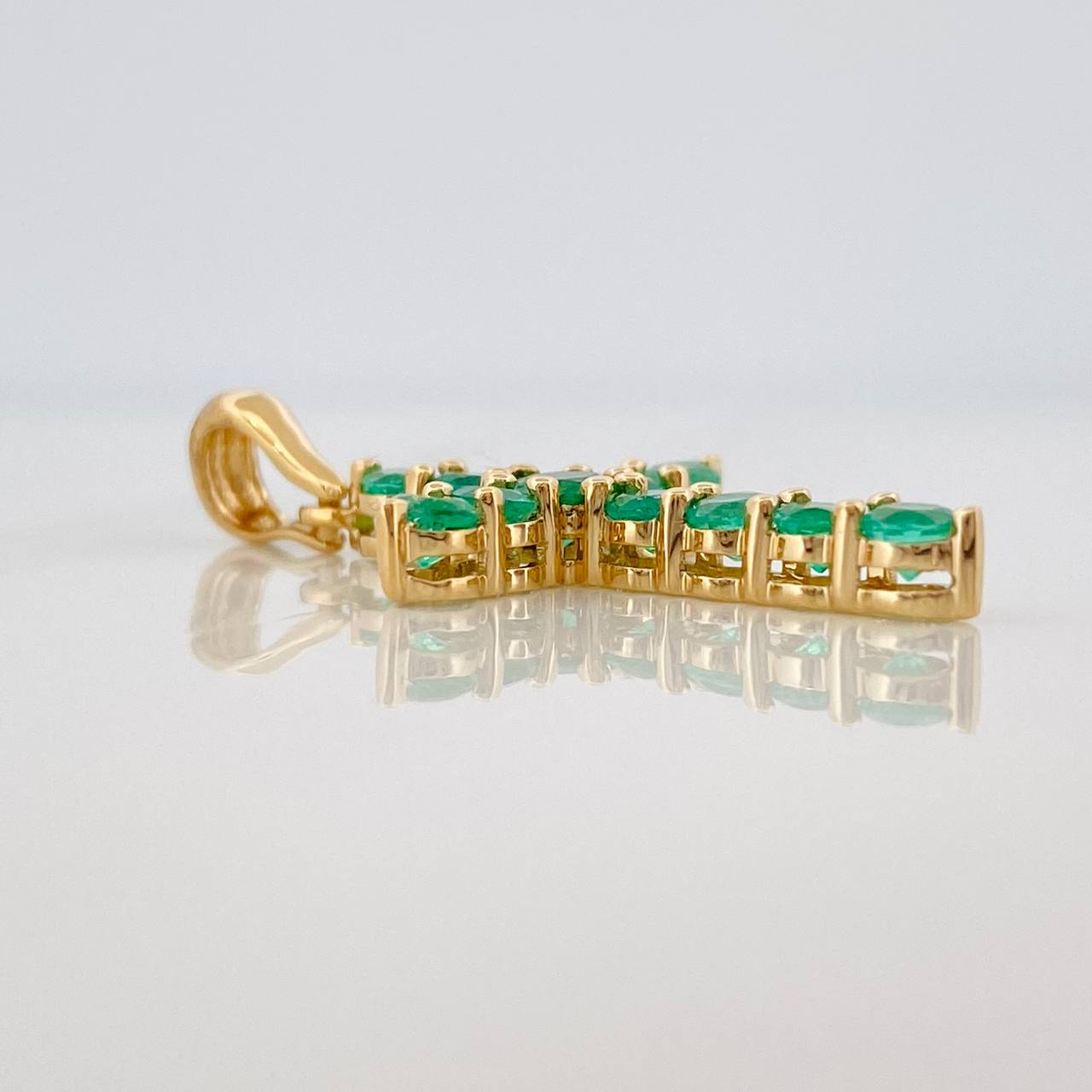 Pendant Cross Green Light Emeralds 1.03 cts 1.9gr / 1 1/4 in / 18K Yellow Gold %