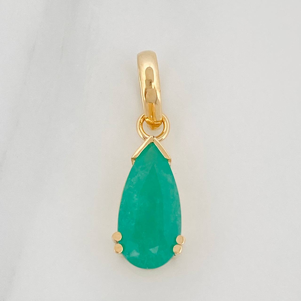 Pendant Teardrop Emeralds 2.80 cts 2.55gr / 1 in / 18K Yellow Gold %