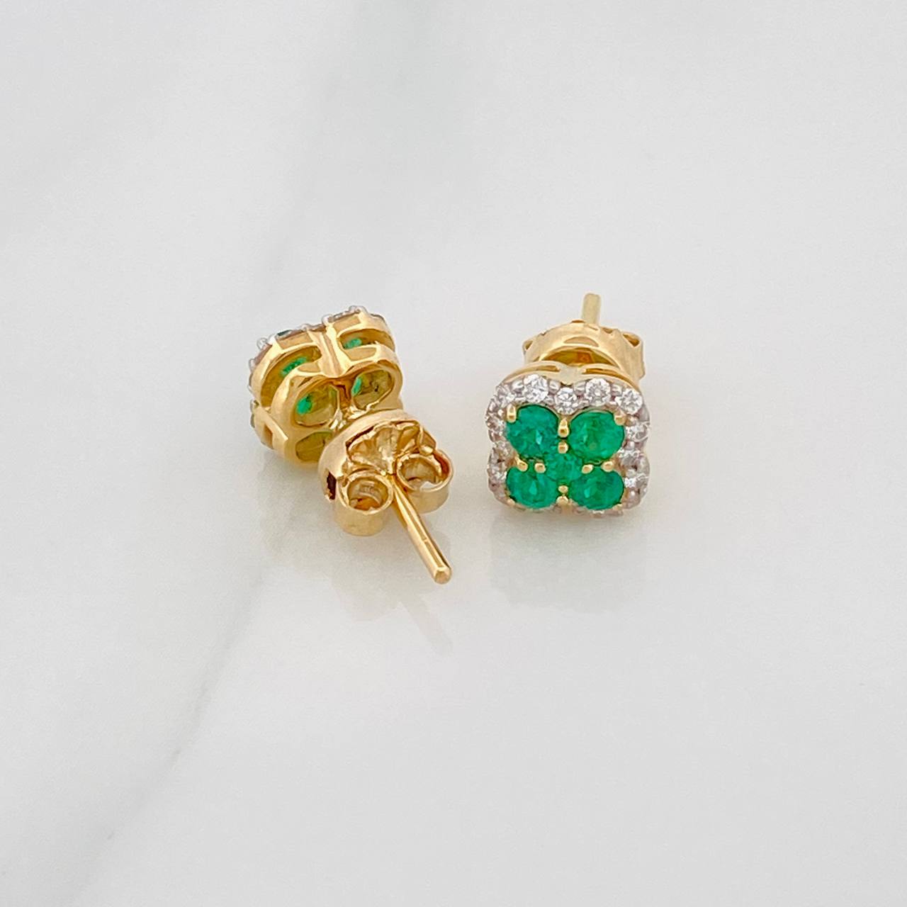 Stud Earrings Flower Emeralds 52 pts Diamonds 23 pts 2.45gr / Two-tone Yellow White 18K Gold %