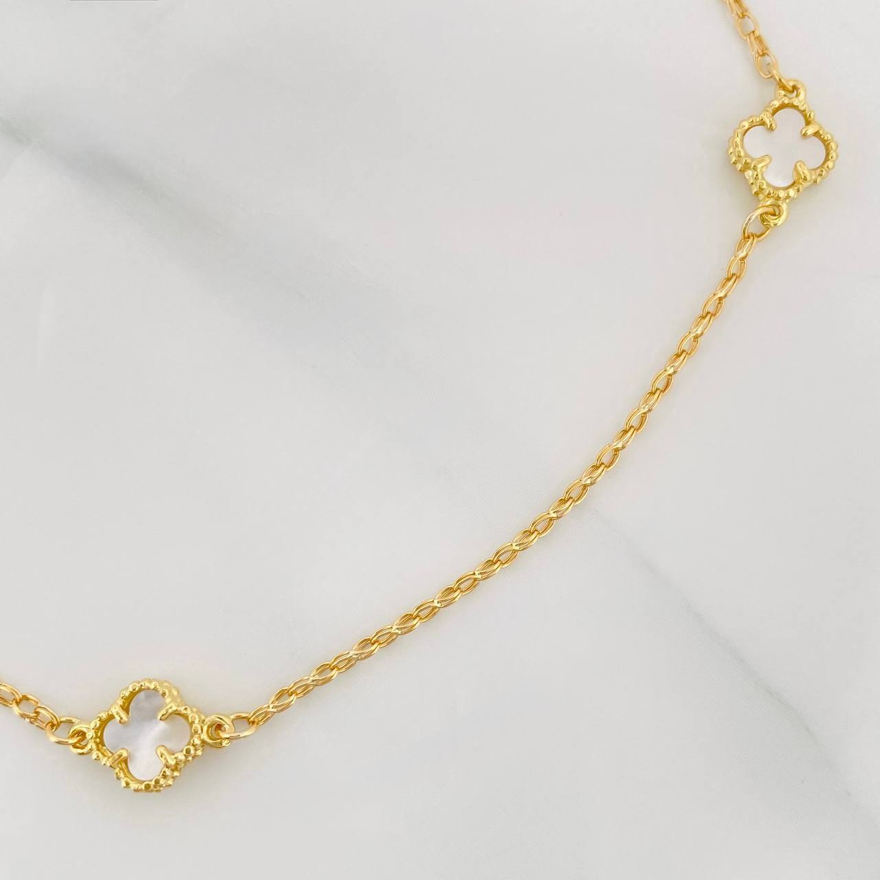 Tobillera Rolo Trebol 3.25g / 9 3/4 in / 1.3mm Oro Amarillo 18K
