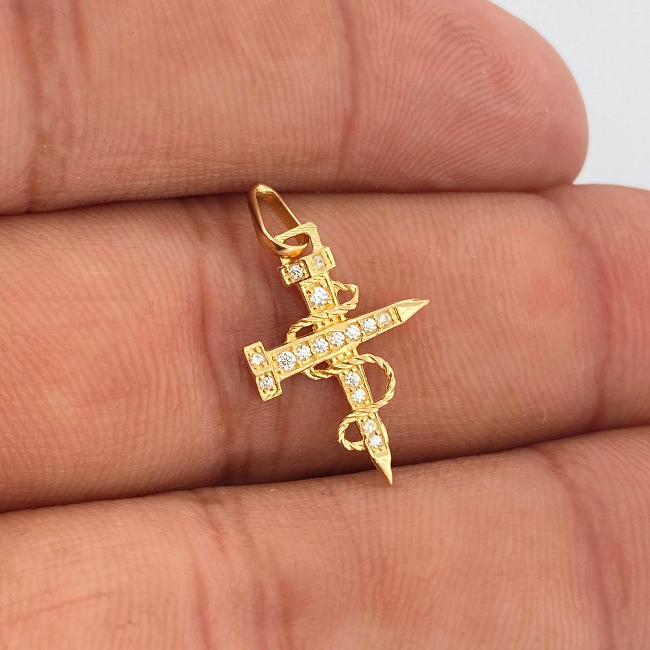 Dije Cruz Clavo 0.85gr / Oro Amarillo 18K %