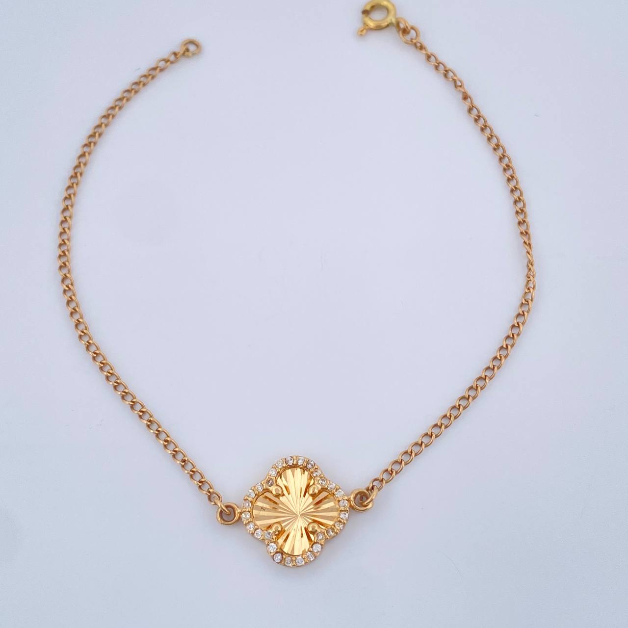 Pulso Trebol Aro Seguido 2.45gr / 7 in / 2mm Oro Amarillo 18K $