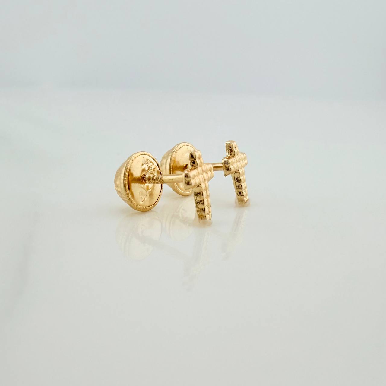Topos Cruz Relieve 0.5gr / 7.8mm Oro Amarillo 18K