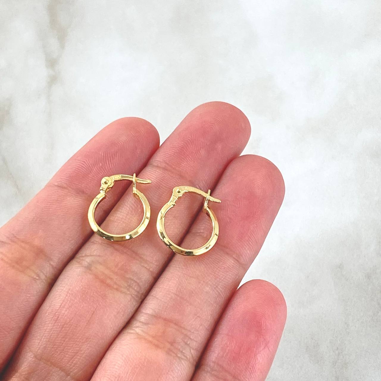 Candongas Clau 0.75gr / 1.5cm / Oro Amarillo 18K !
