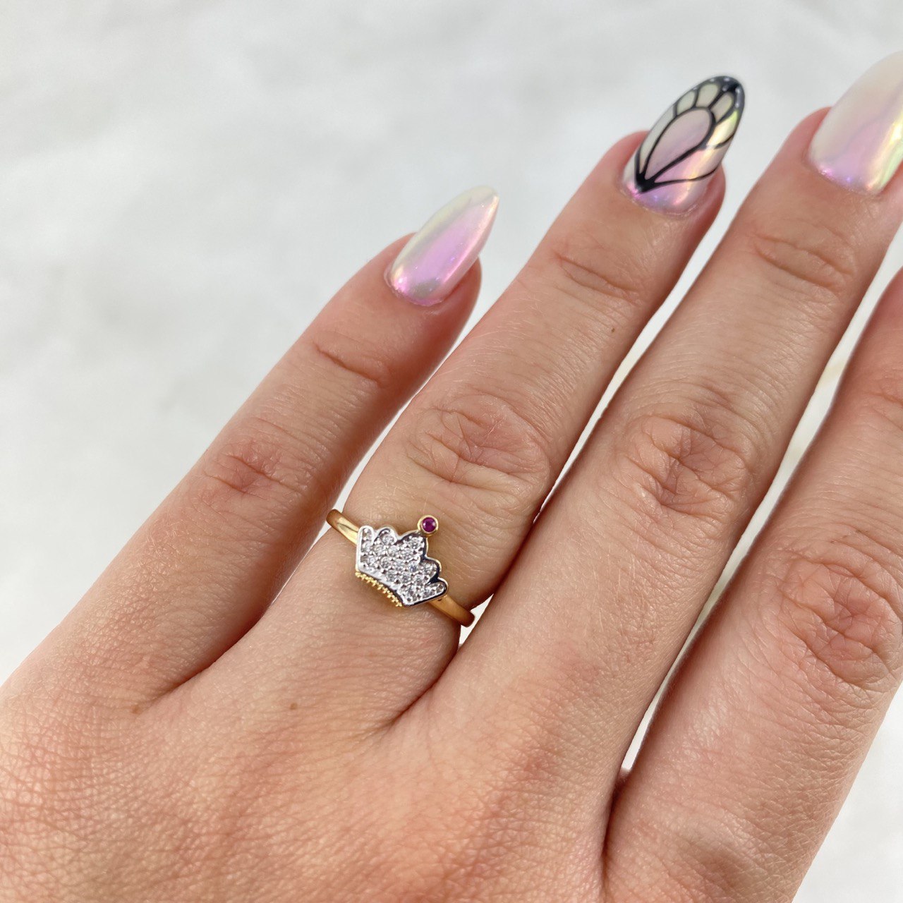 Crown Ring 1.85gr / T5 / White-Fuchsia Zircons Yellow Gold