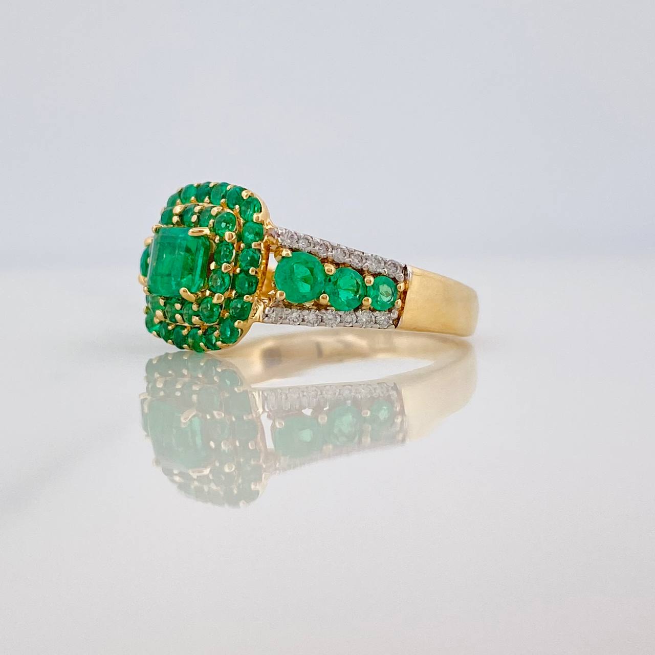 Square Halo Emeralds Ring 1.04 qts Diamonds 12 pts 3.4gr / T5 3/4 / Two Yellow White Golds 18K %