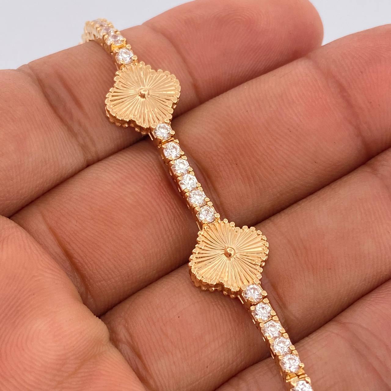 Tennis Bracelet Clover 11.45gr / 6 3/4 in / 2.44mm Three Golds 18K +