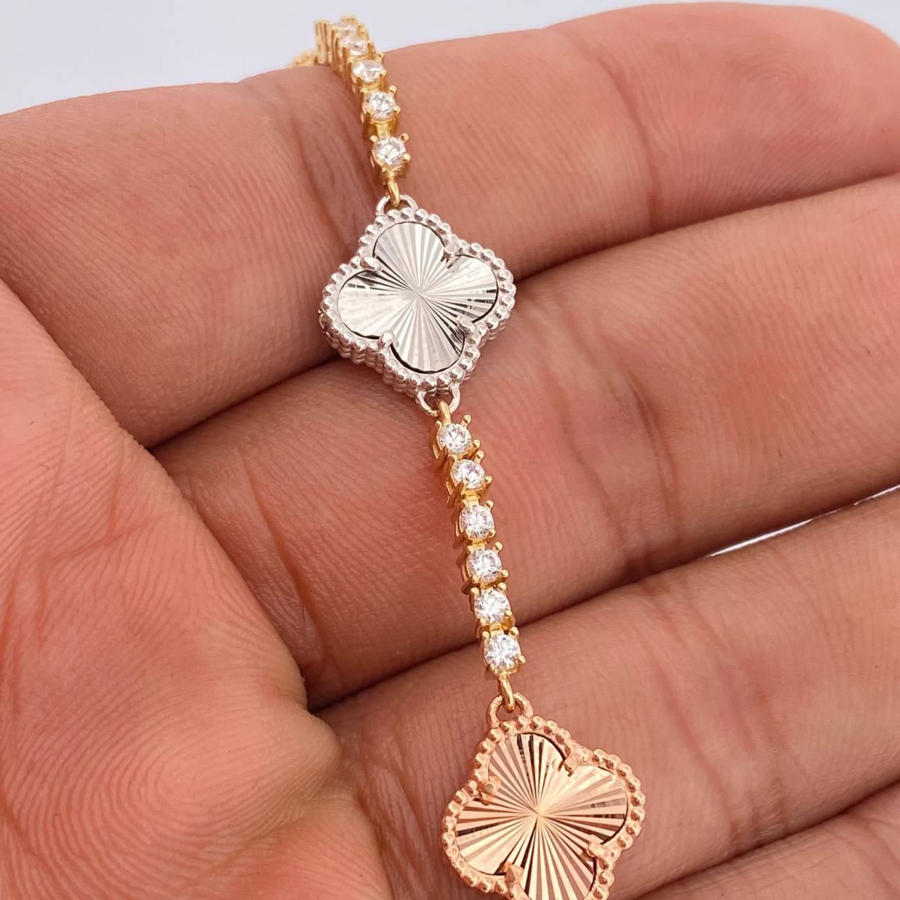 Tennis Bracelet Clover 10.2gr / 6 1/2 in / 2mm Tres Oros 18K +