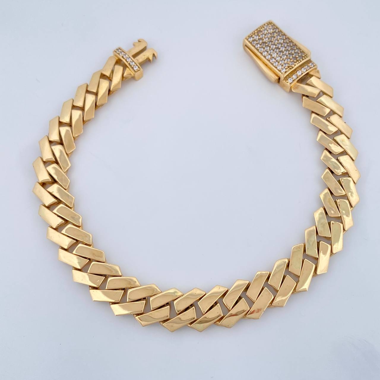 Cuban Links Bracelet 19.25gr / 7 3/4 in / 8mm 18K Yellow Gold %