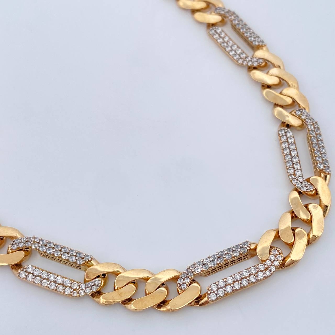 Figaro Chain 42.55gr / 24 1/4 in / 7mm Two-Tone Yellow White 18K %