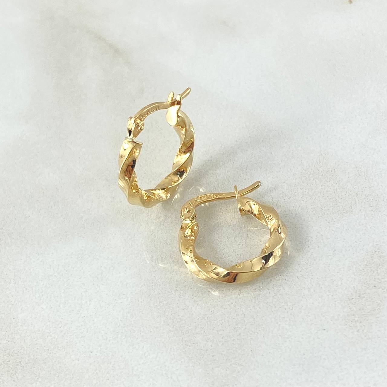 Candongas Kari 1.25gr / 1.6cm / Entorchadas Oro Amarillo 18K