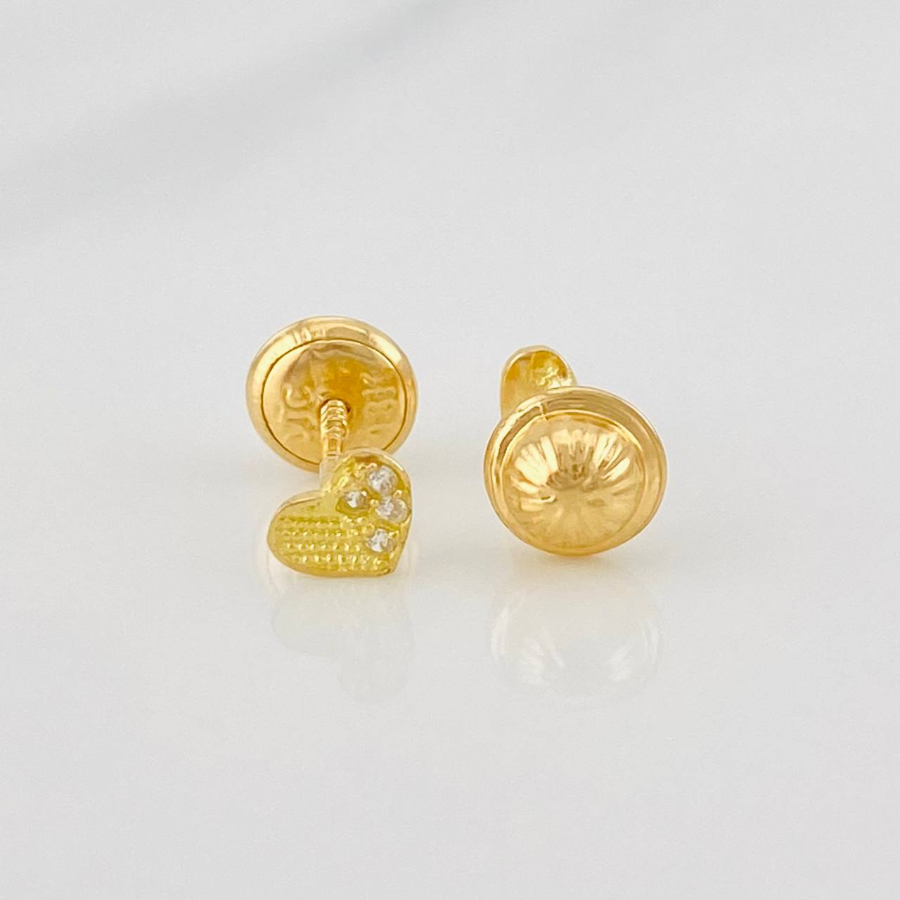 Stud Earrings Heart Medium Sparkle 0.65g / in / 4mm 18K Yellow Gold