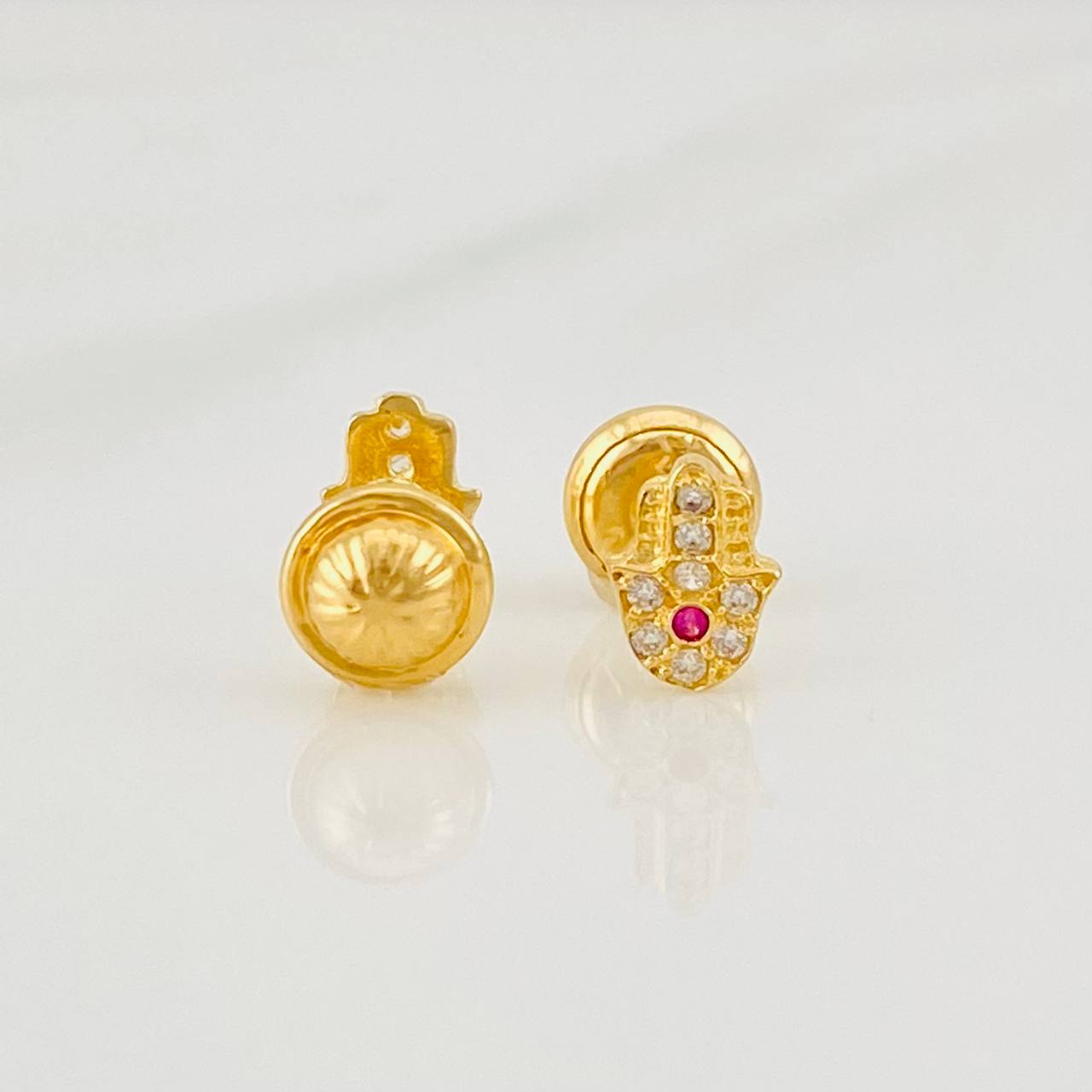 Stud Earrings Hamsa Hand 0.75g / in / 4.48mm Yellow Gold 18K