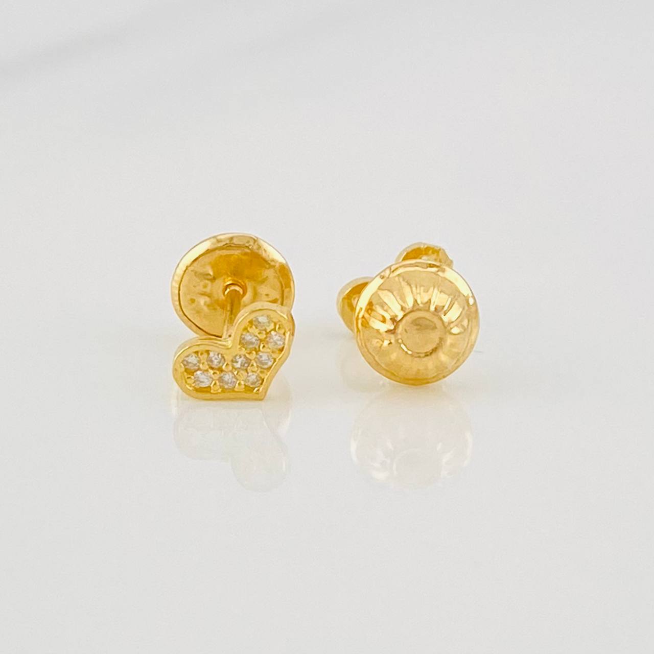 Stud Earrings Heart 0.6g / in / 3.8mm Yellow Gold 18K