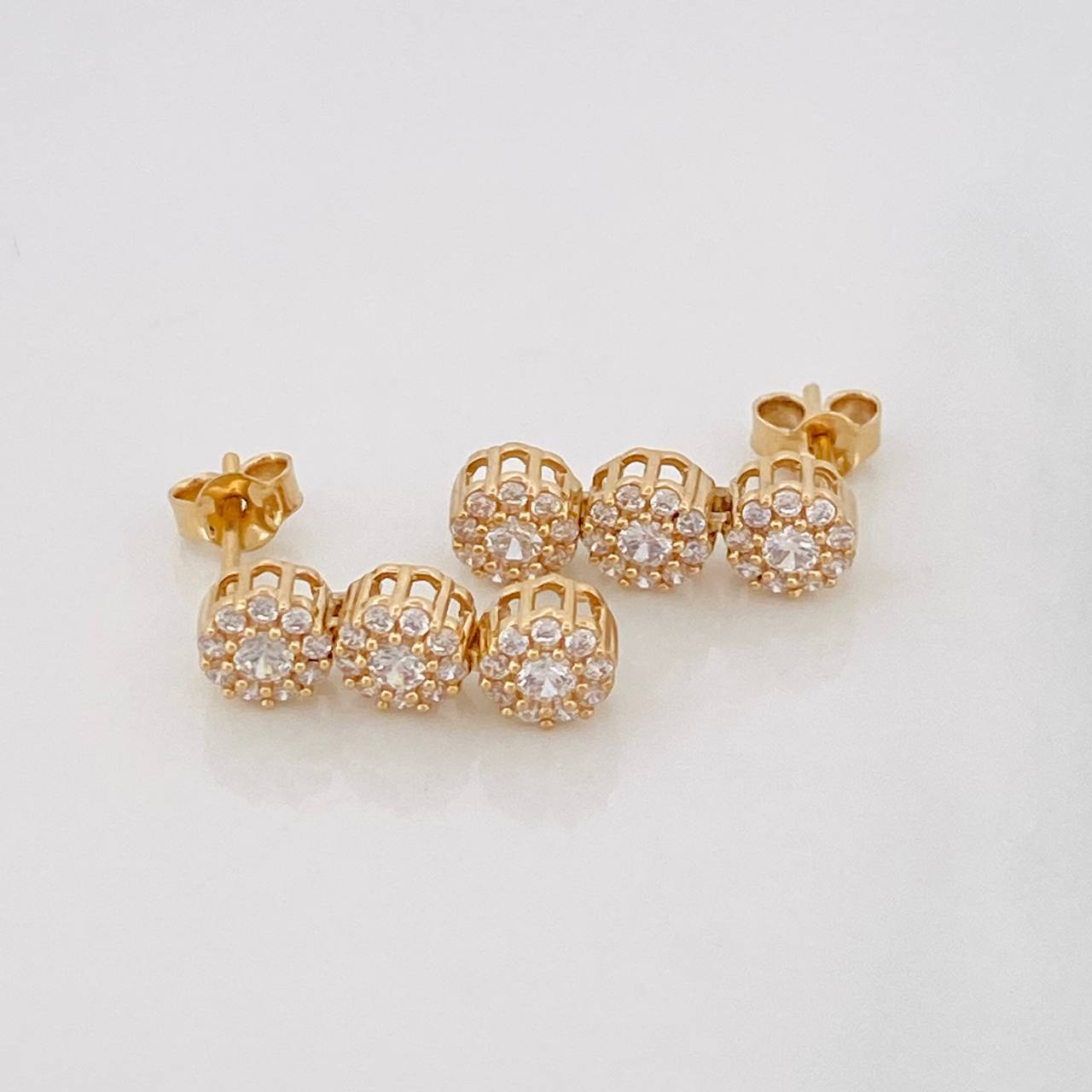 Stud Earrings Circles 3.7g / in / 5.4mm Yellow Gold 18K