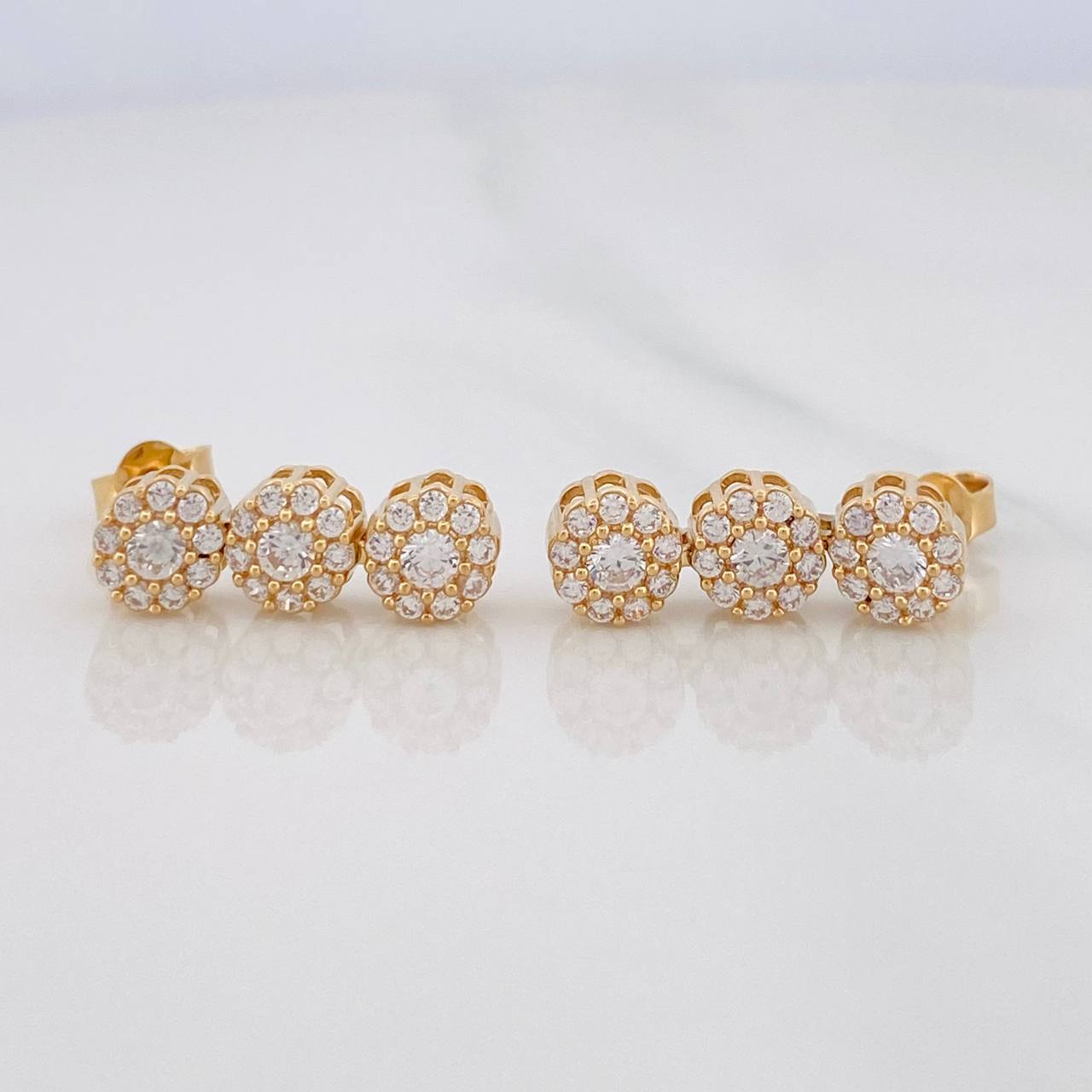 Stud Earrings Circles 3.7g / in / 5.4mm Yellow Gold 18K