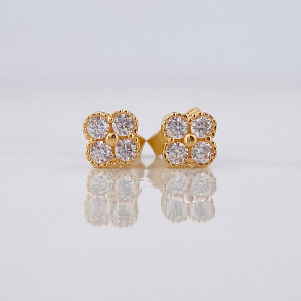 Topos Flor 1.3g / in / 4.85mm Oro Amarillo 18K